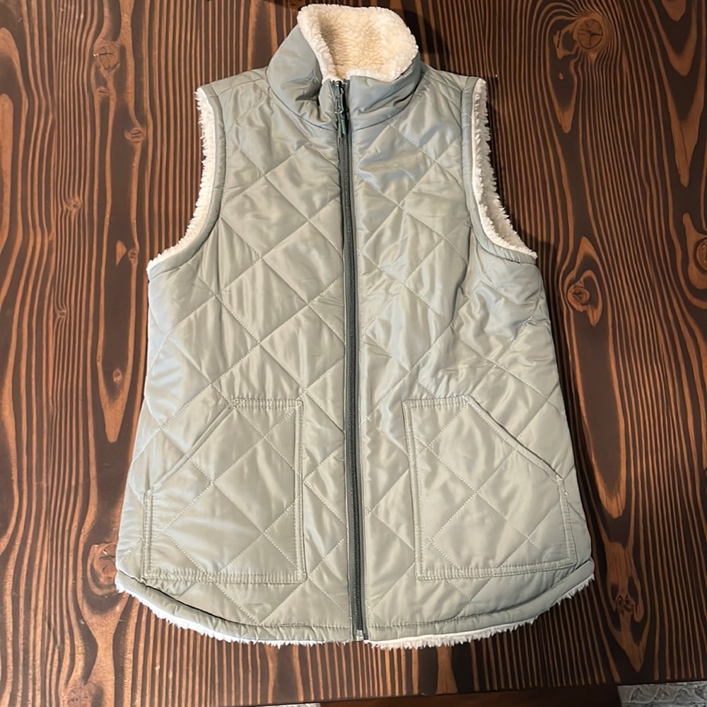 Women’s Reversible Vest Sherpa/Sage Green